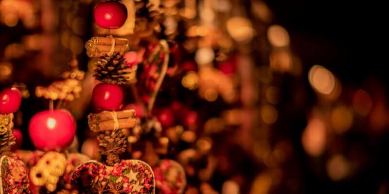 how red and green became christmas traditions deocrations 2 the little book of colour