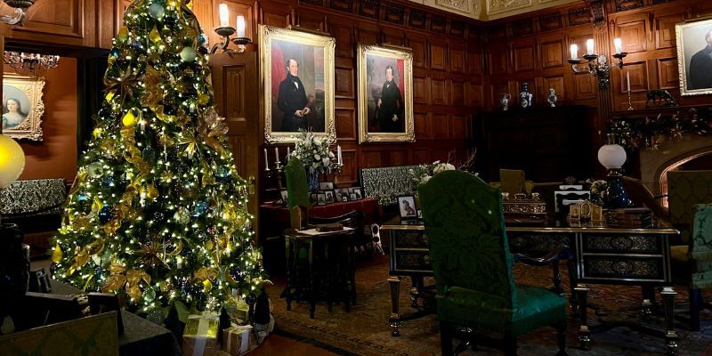 how red and green became christmas traditions victorian the little book of colour